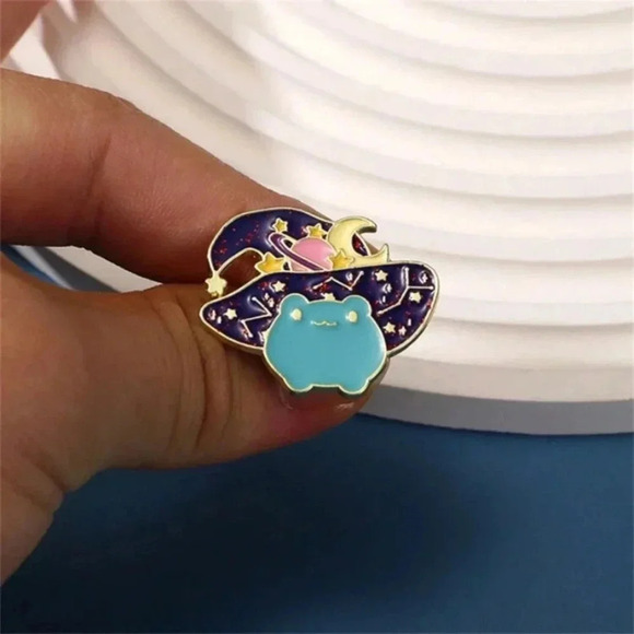 Cute Halloween cartoon teal frog with black wizard hat moon stars enamel pin - Picture 2 of 5